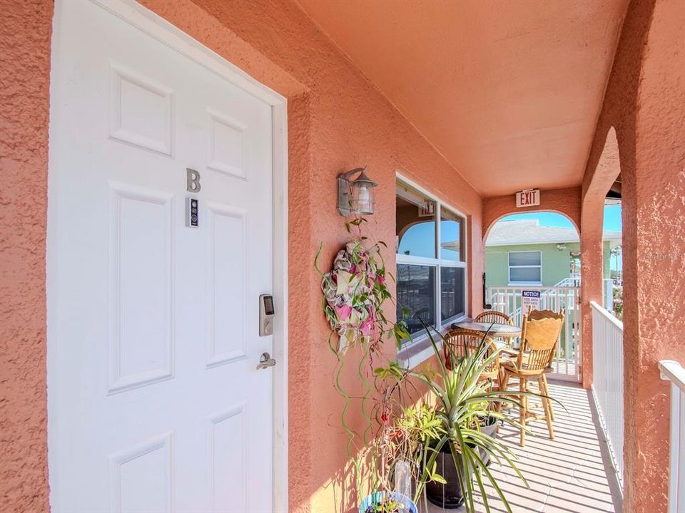 For Sale: $539,900 (2 beds, 2 baths, 865 Square Feet)