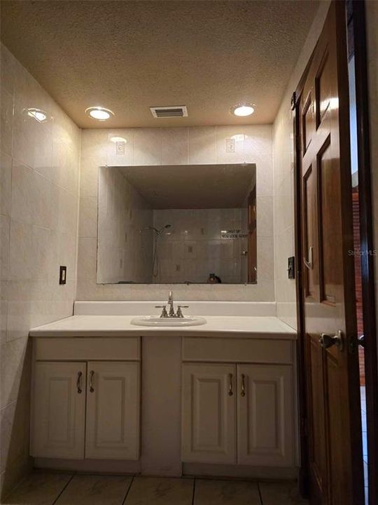 2nd Bathroom