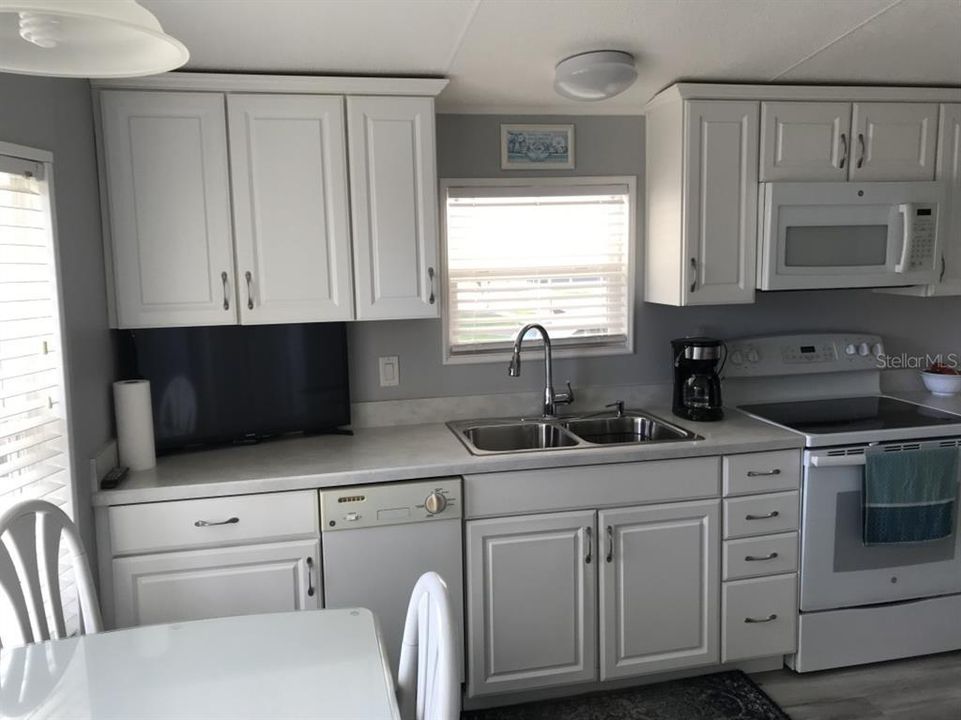 For Sale: $249,900 (2 beds, 2 baths, 960 Square Feet)