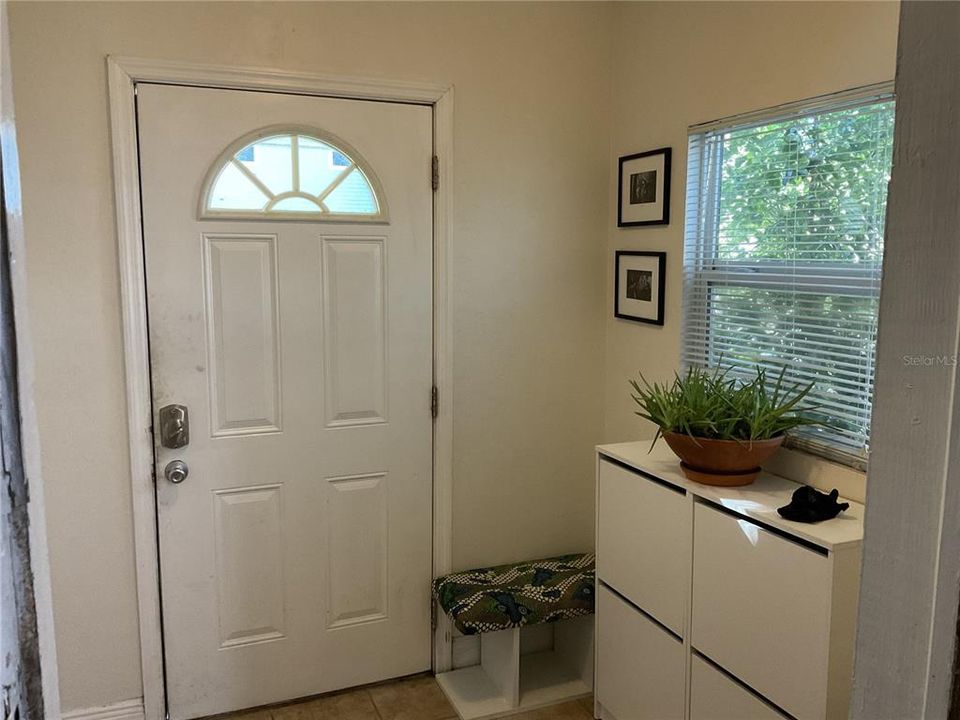 For Rent: $1,450 (2 beds, 1 baths, 944 Square Feet)