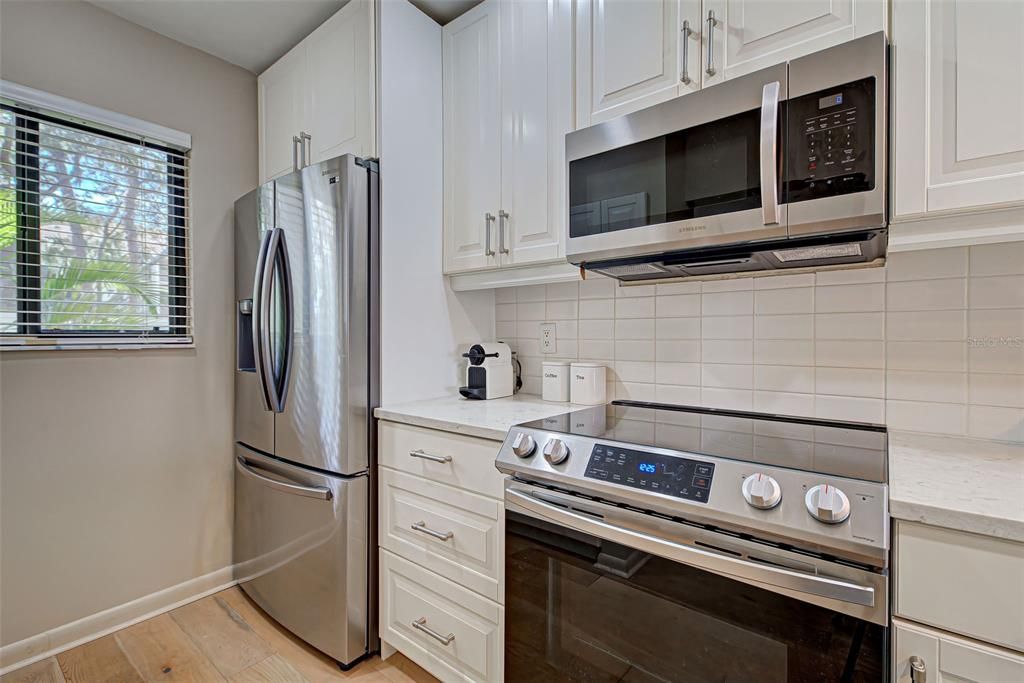 For Sale: $309,500 (2 beds, 2 baths, 1013 Square Feet)