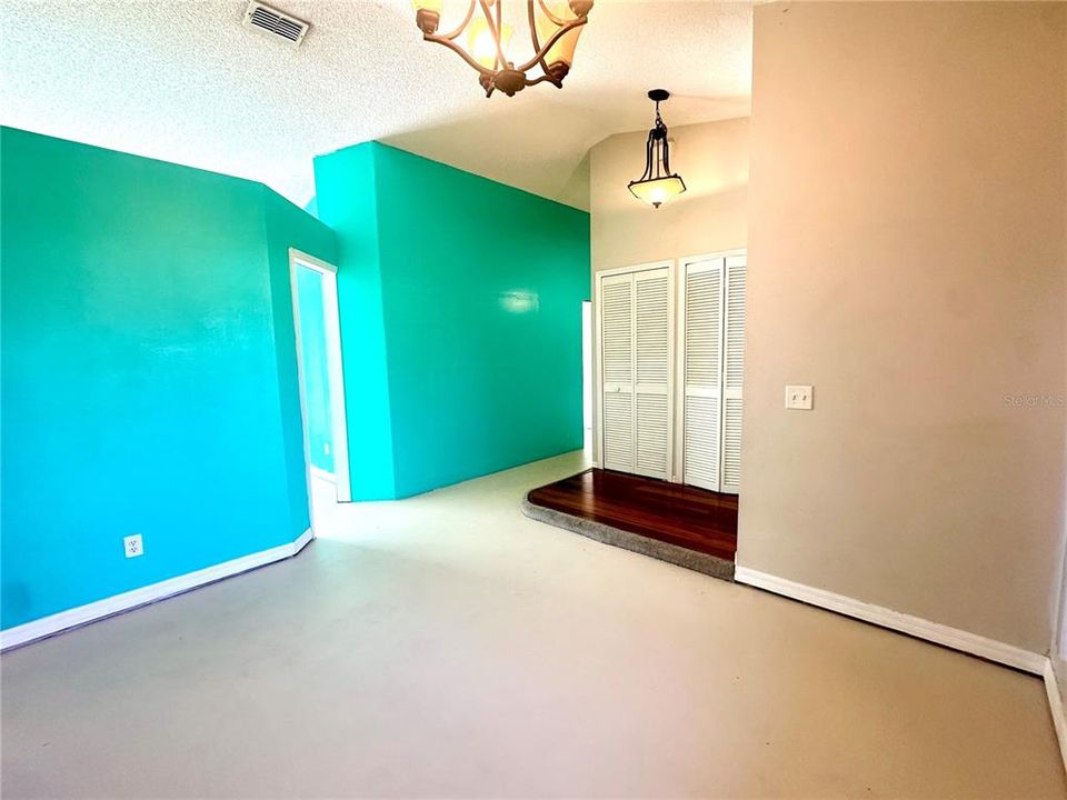 For Sale: $325,000 (3 beds, 2 baths, 1628 Square Feet)