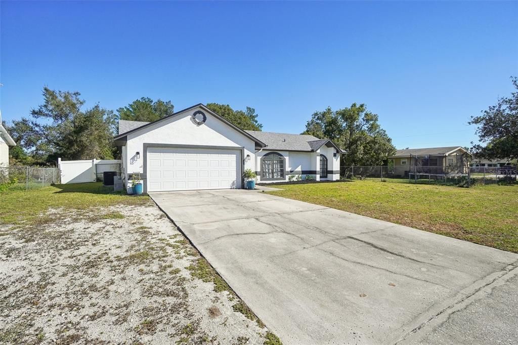 For Sale: $315,000 (3 beds, 2 baths, 1208 Square Feet)