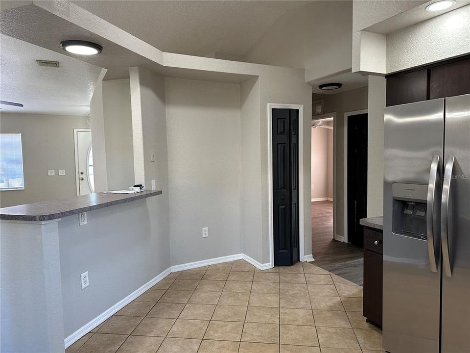 For Rent: $1,700 (3 beds, 2 baths, 1230 Square Feet)