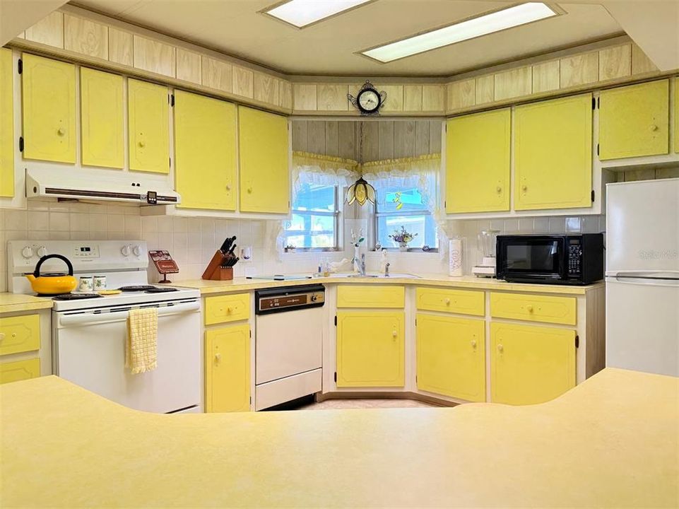 For Sale: $247,000 (2 beds, 2 baths, 1415 Square Feet)