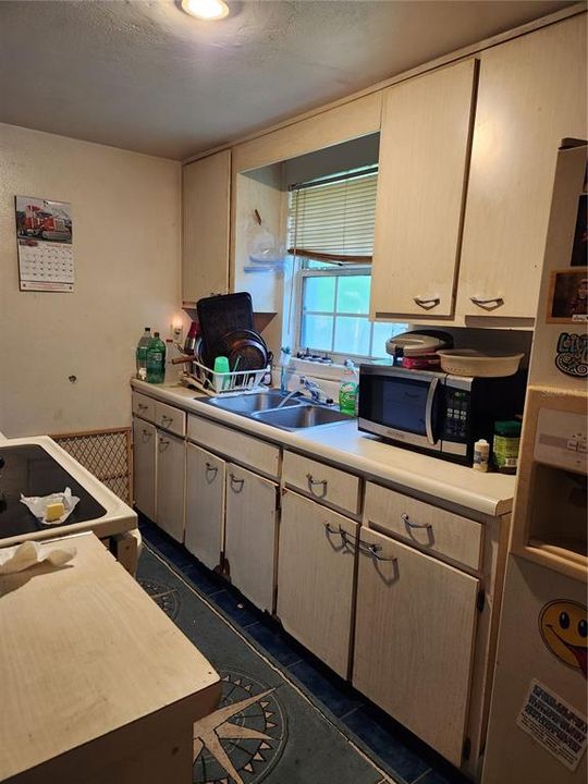 For Sale: $120,000 (1 beds, 1 baths, 999 Square Feet)