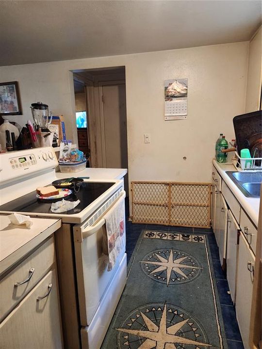 For Sale: $120,000 (1 beds, 1 baths, 999 Square Feet)