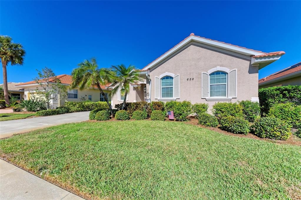 For Sale: $500,000 (3 beds, 2 baths, 1976 Square Feet)