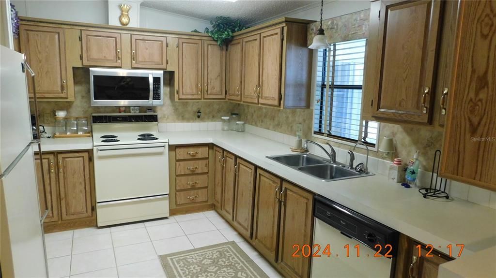 For Sale: $179,000 (2 beds, 2 baths, 1404 Square Feet)