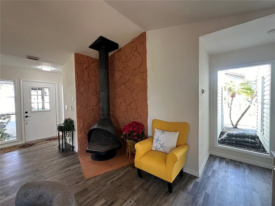 For Sale: $398,000 (3 beds, 2 baths, 1307 Square Feet)