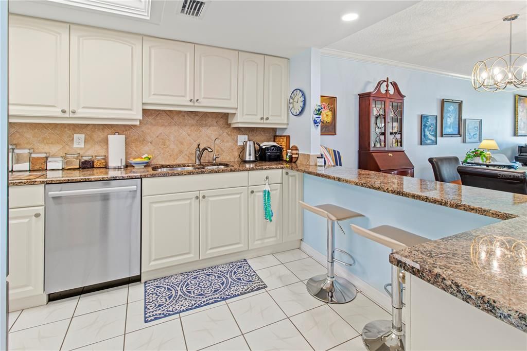 For Sale: $409,900 (2 beds, 2 baths, 1238 Square Feet)