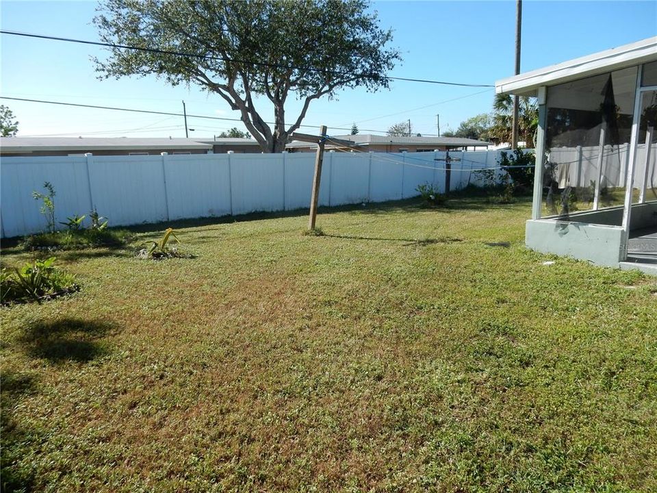 For Sale: $215,000 (3 beds, 1 baths, 989 Square Feet)