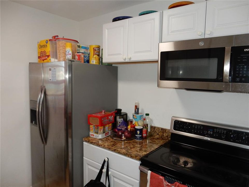 For Sale: $215,000 (3 beds, 1 baths, 989 Square Feet)