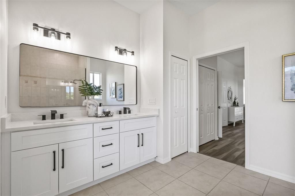 18307 White Fang Ct, Parrish FL 34219 FoxBrook Communities, MLS#A4630266Downstair primary bathroom, double sinks