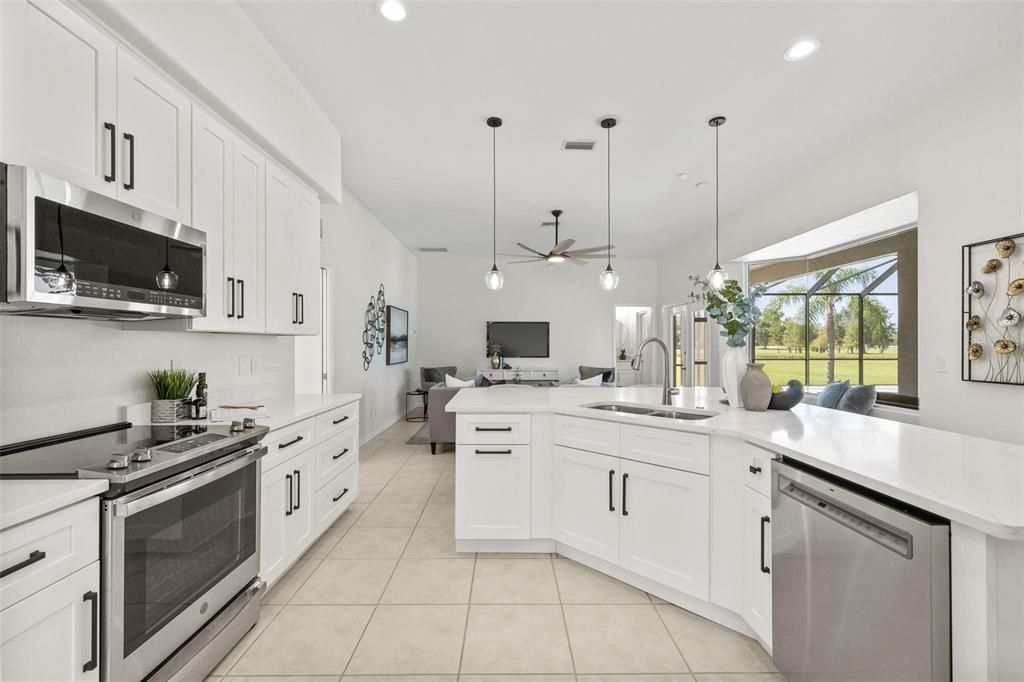 18307 White Fang Ct, Parrish FL 34219 FoxBrook Communities, MLS#A4630266Great kitchen!