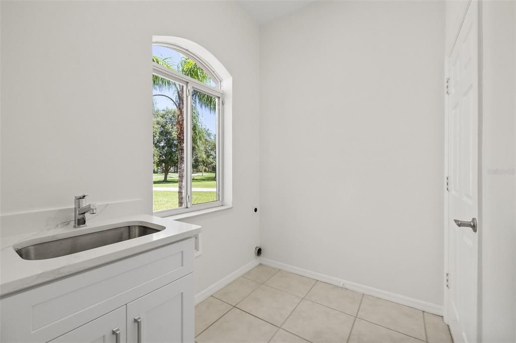 18307 White Fang Ct, Parrish FL 34219 FoxBrook Communities, MLS#A4630266Downstairs inside laundry room