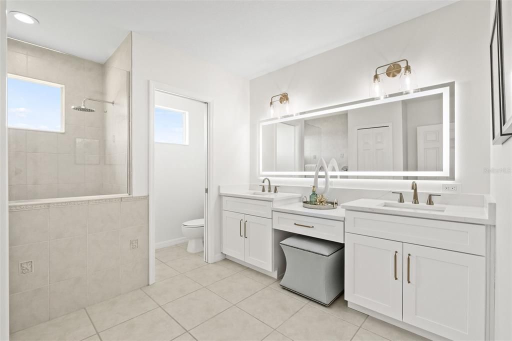 18307 White Fang Ct, Parrish FL 34219 FoxBrook Communities, MLS#A4630266Upstairs Primary Bathroom double sinks and walk in shower