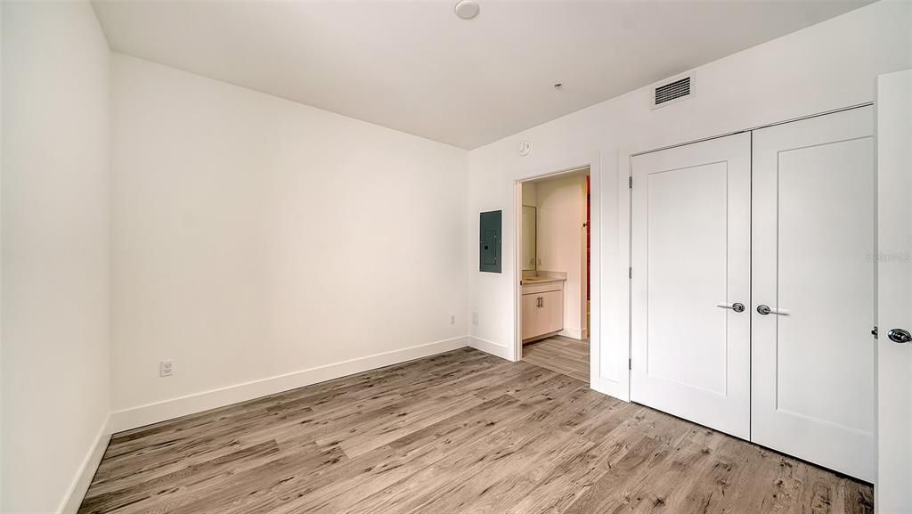 For Rent: $3,100 (1 beds, 1 baths, 896 Square Feet)