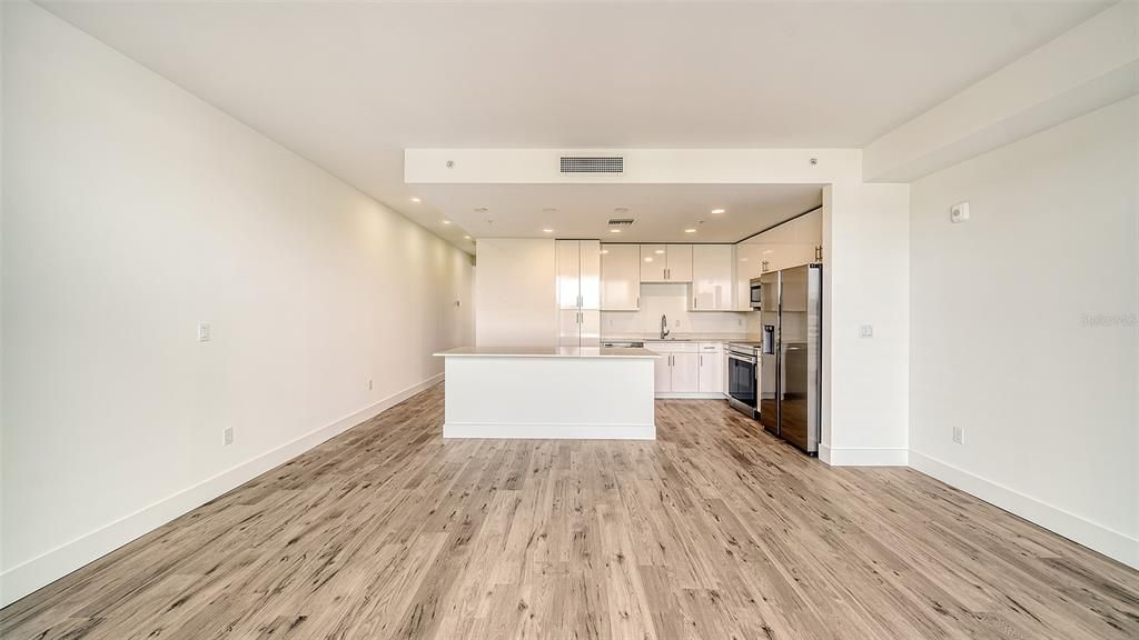 For Rent: $3,100 (1 beds, 1 baths, 896 Square Feet)