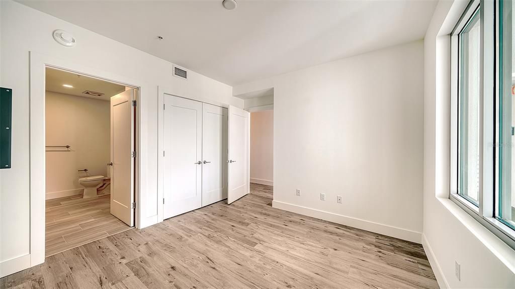 For Rent: $3,100 (1 beds, 1 baths, 896 Square Feet)