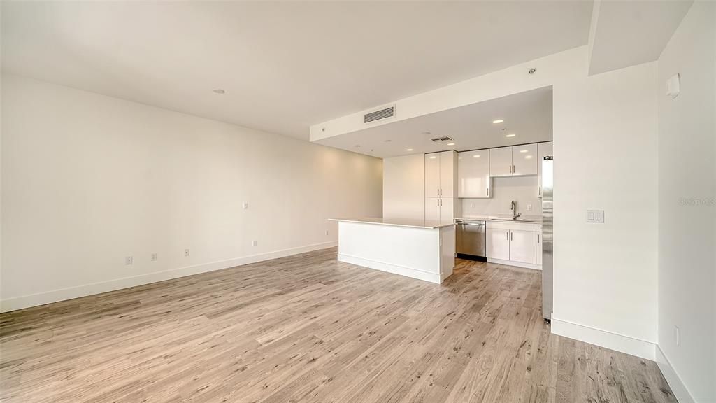 For Rent: $3,100 (1 beds, 1 baths, 896 Square Feet)