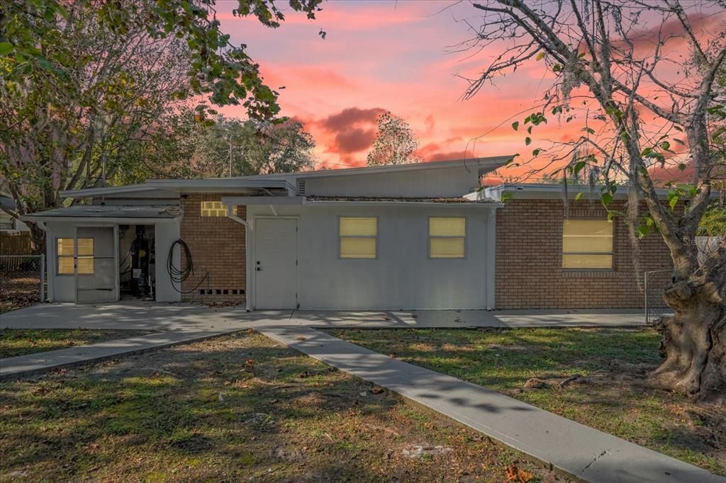 For Sale: $359,000 (3 beds, 2 baths, 1969 Square Feet)