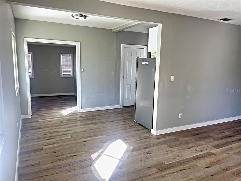 For Rent: $2,200 (2 beds, 1 baths, 1150 Square Feet)