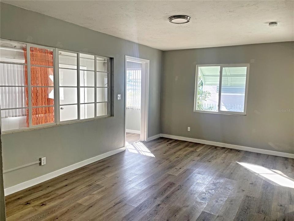 For Rent: $2,200 (2 beds, 1 baths, 1150 Square Feet)