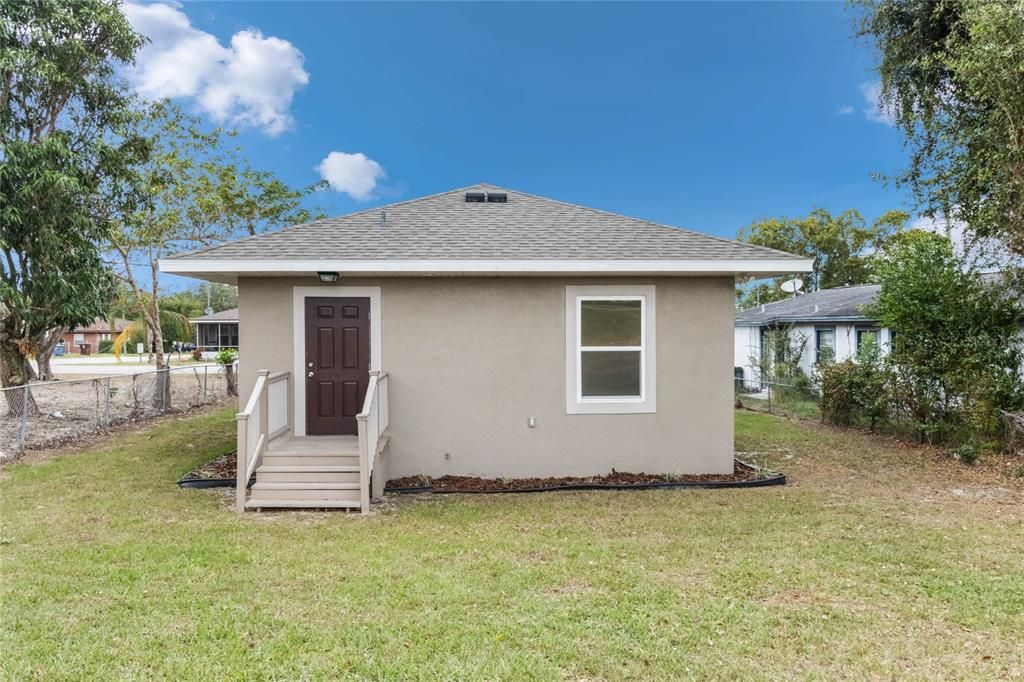 For Sale: $270,000 (3 beds, 2 baths, 1237 Square Feet)