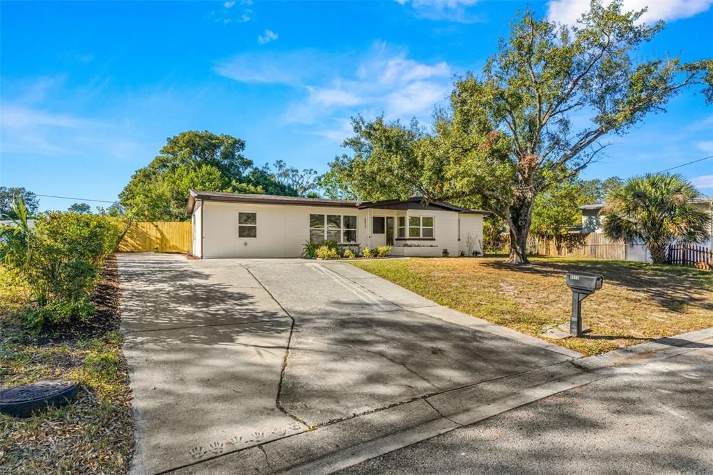 For Sale: $385,000 (3 beds, 2 baths, 1604 Square Feet)