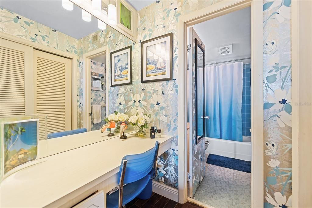 For Sale: $575,000 (1 beds, 1 baths, 788 Square Feet)