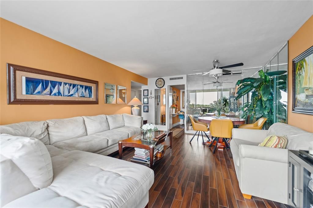 For Sale: $575,000 (1 beds, 1 baths, 788 Square Feet)