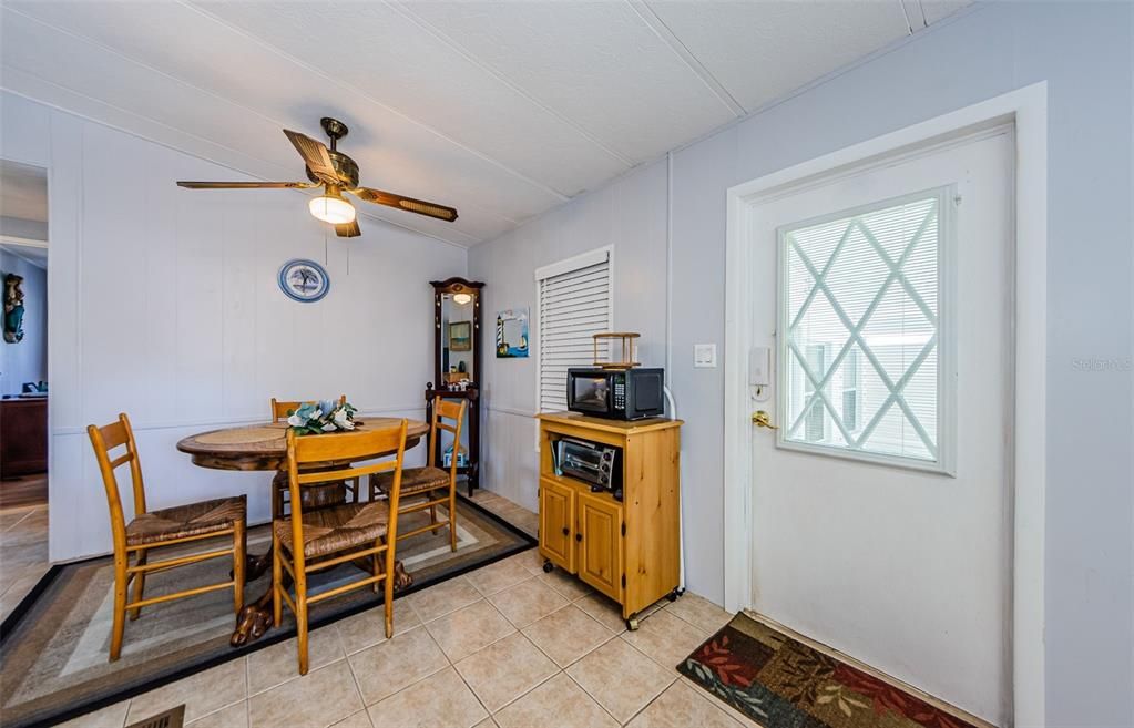 Active With Contract: $149,900 (2 beds, 1 baths, 908 Square Feet)