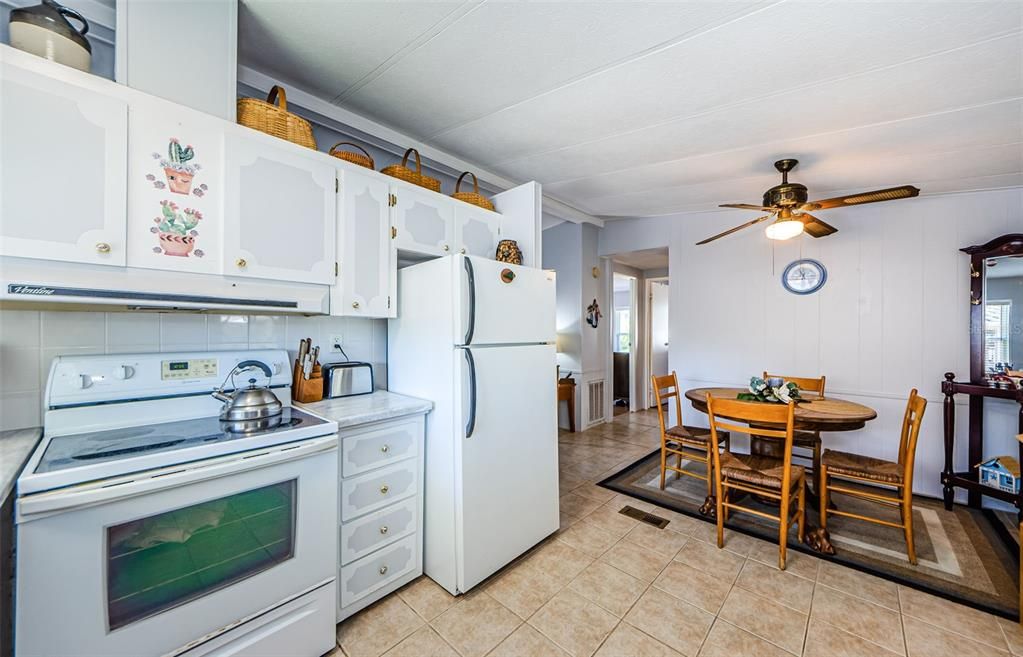 Active With Contract: $149,900 (2 beds, 1 baths, 908 Square Feet)