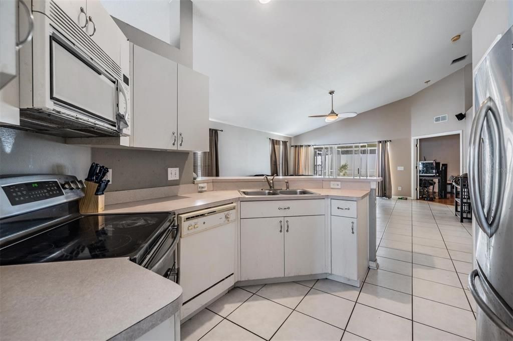 For Sale: $365,000 (3 beds, 2 baths, 1650 Square Feet)