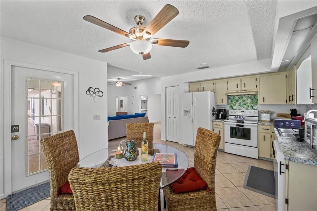 Dining area with sliders to lanai