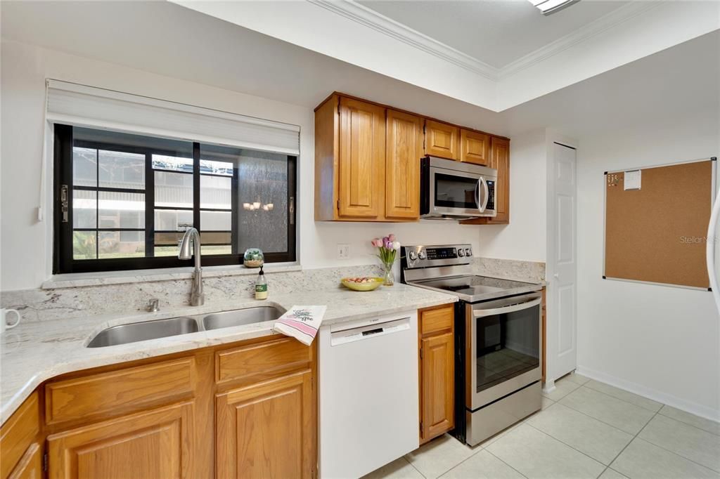 For Sale: $289,900 (2 beds, 2 baths, 1263 Square Feet)