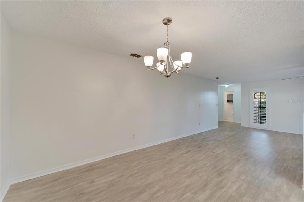 For Sale: $289,900 (2 beds, 2 baths, 1263 Square Feet)