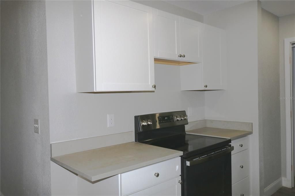 For Sale: $194,900 (2 beds, 2 baths, 836 Square Feet)