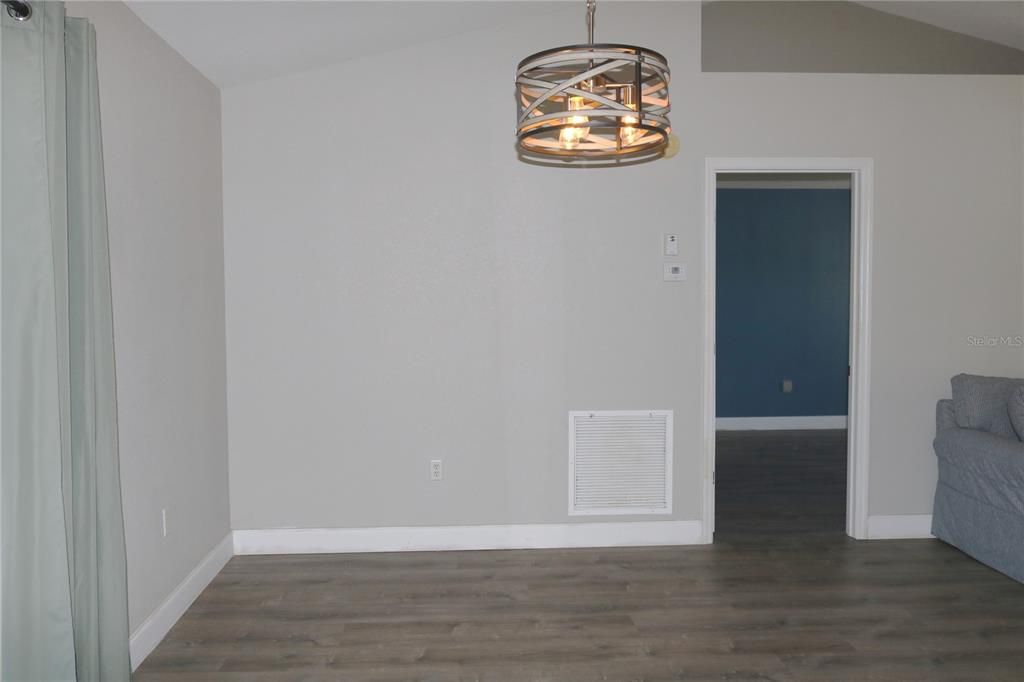 For Sale: $194,900 (2 beds, 2 baths, 836 Square Feet)