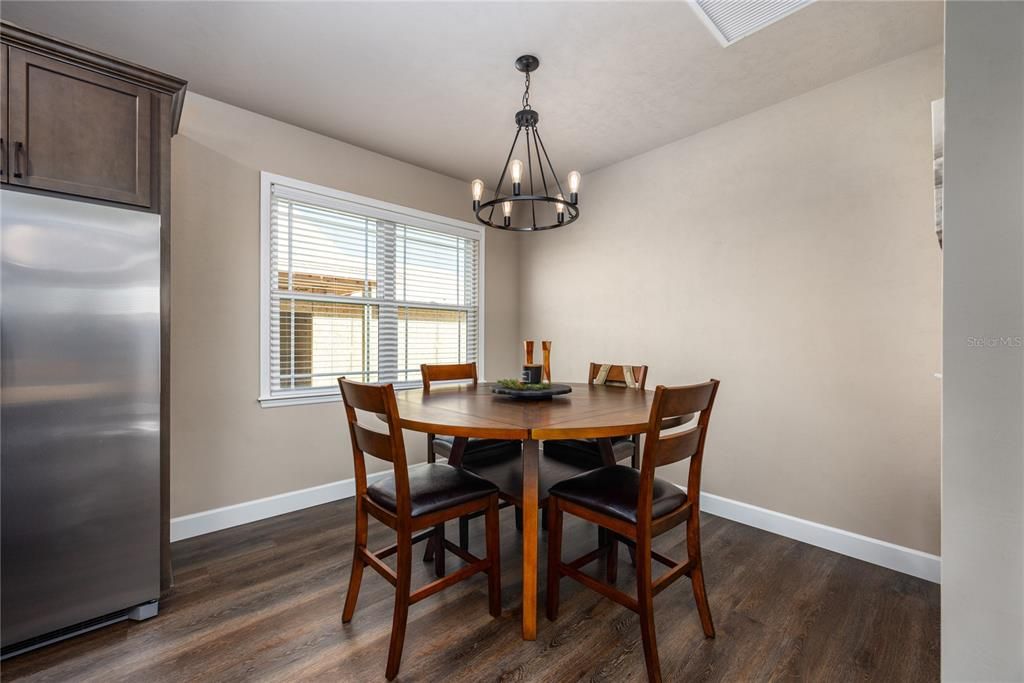 For Sale: $330,000 (2 beds, 2 baths, 1354 Square Feet)