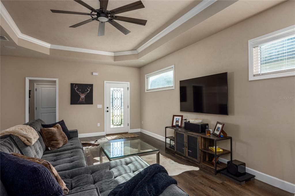 For Sale: $330,000 (2 beds, 2 baths, 1354 Square Feet)