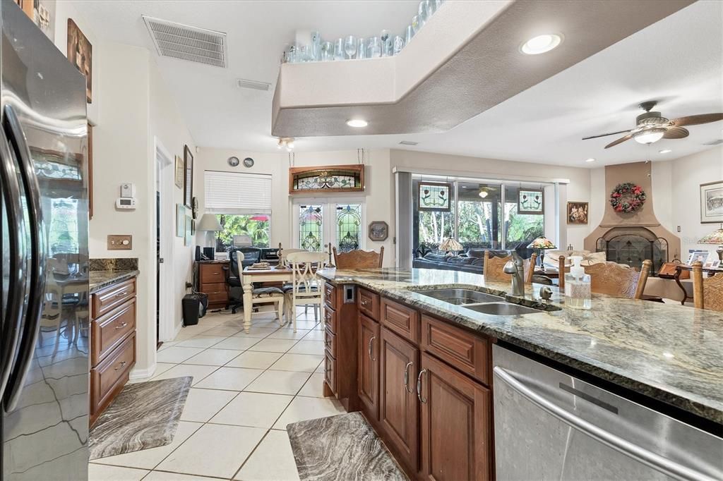 Kitchen and breakfast area