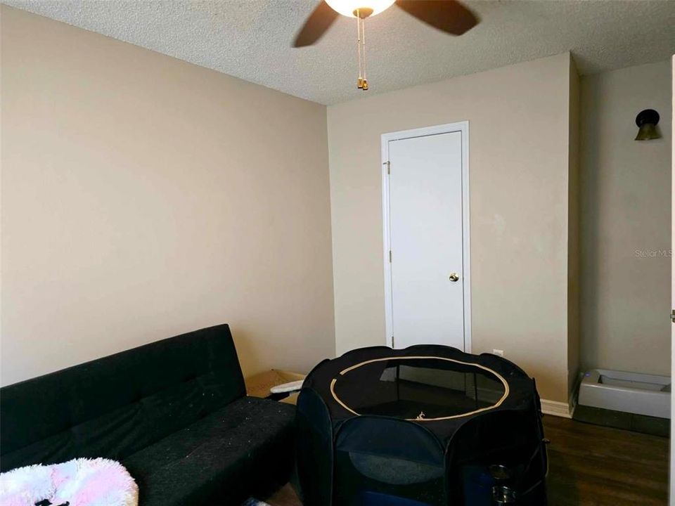 For Sale: $165,900 (2 beds, 1 baths, 920 Square Feet)