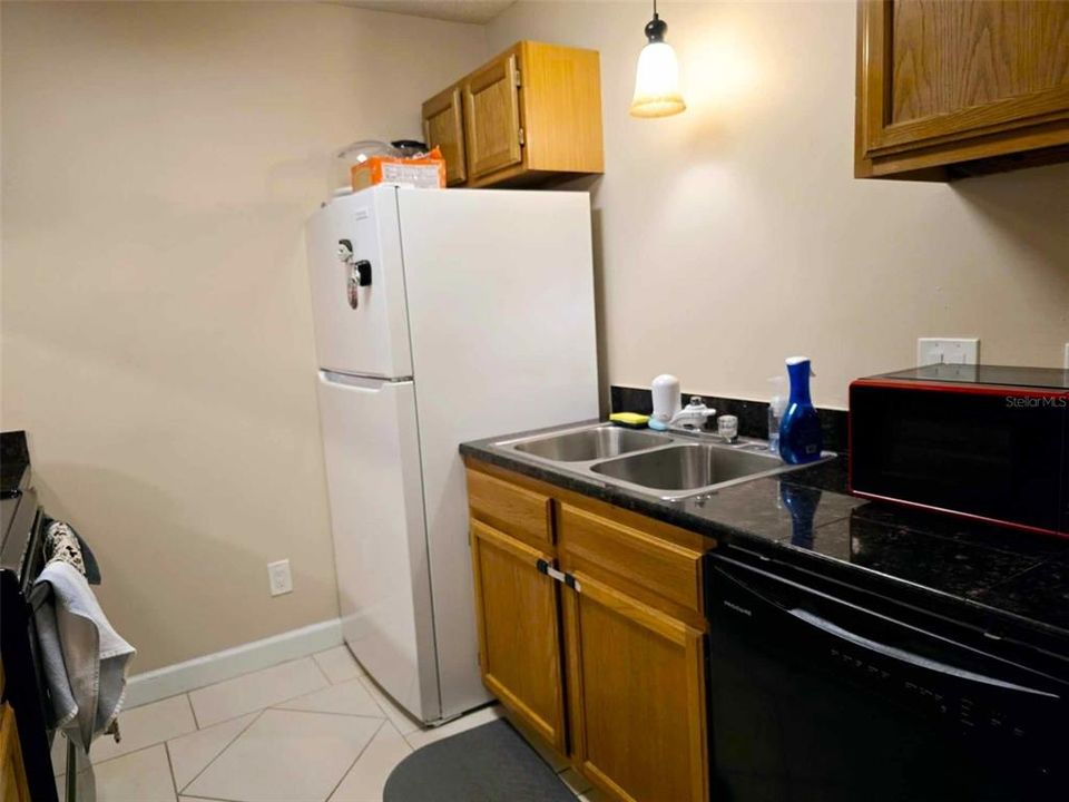 For Sale: $165,900 (2 beds, 1 baths, 920 Square Feet)