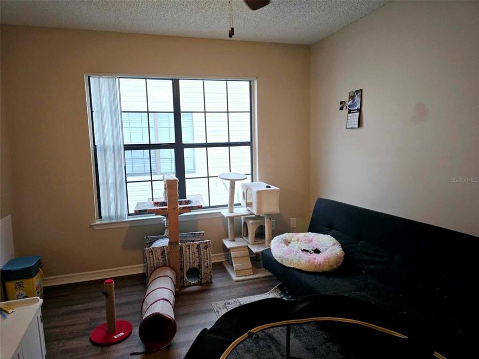 For Sale: $165,900 (2 beds, 1 baths, 920 Square Feet)