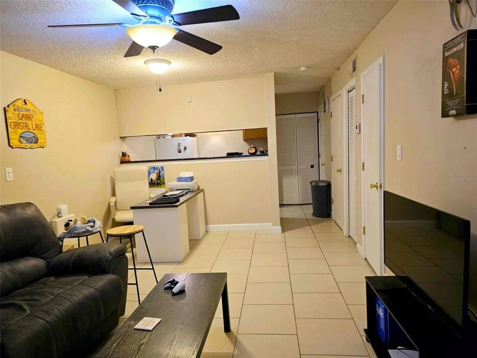 For Sale: $165,900 (2 beds, 1 baths, 920 Square Feet)