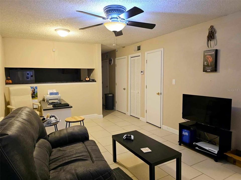 For Sale: $165,900 (2 beds, 1 baths, 920 Square Feet)