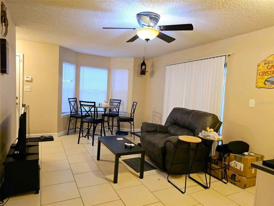 For Sale: $165,900 (2 beds, 1 baths, 920 Square Feet)