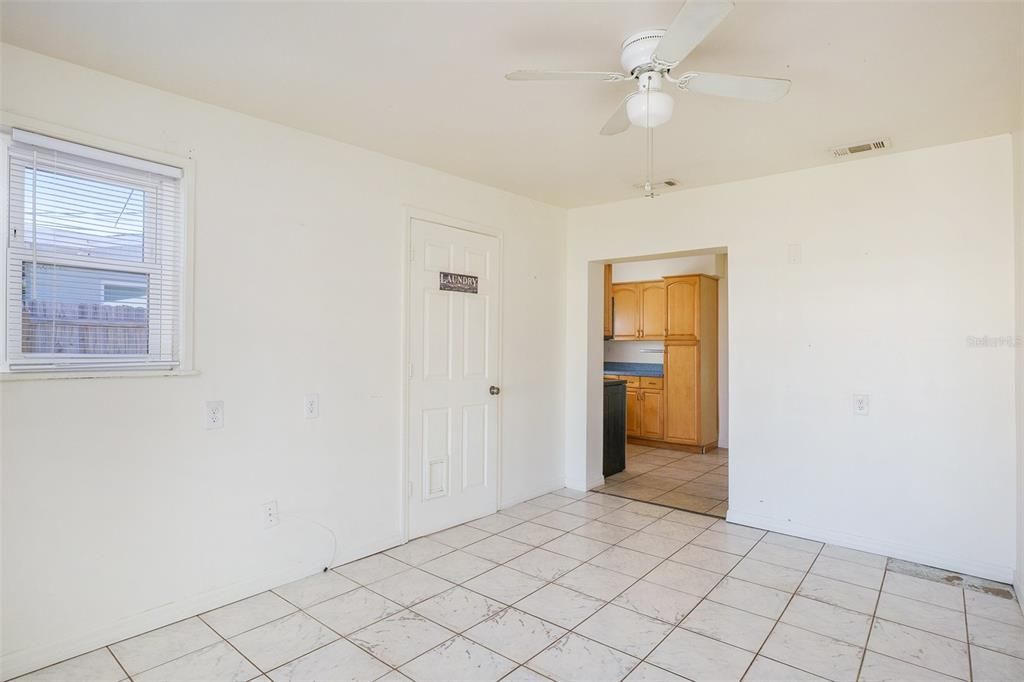 For Sale: $300,000 (3 beds, 2 baths, 1095 Square Feet)